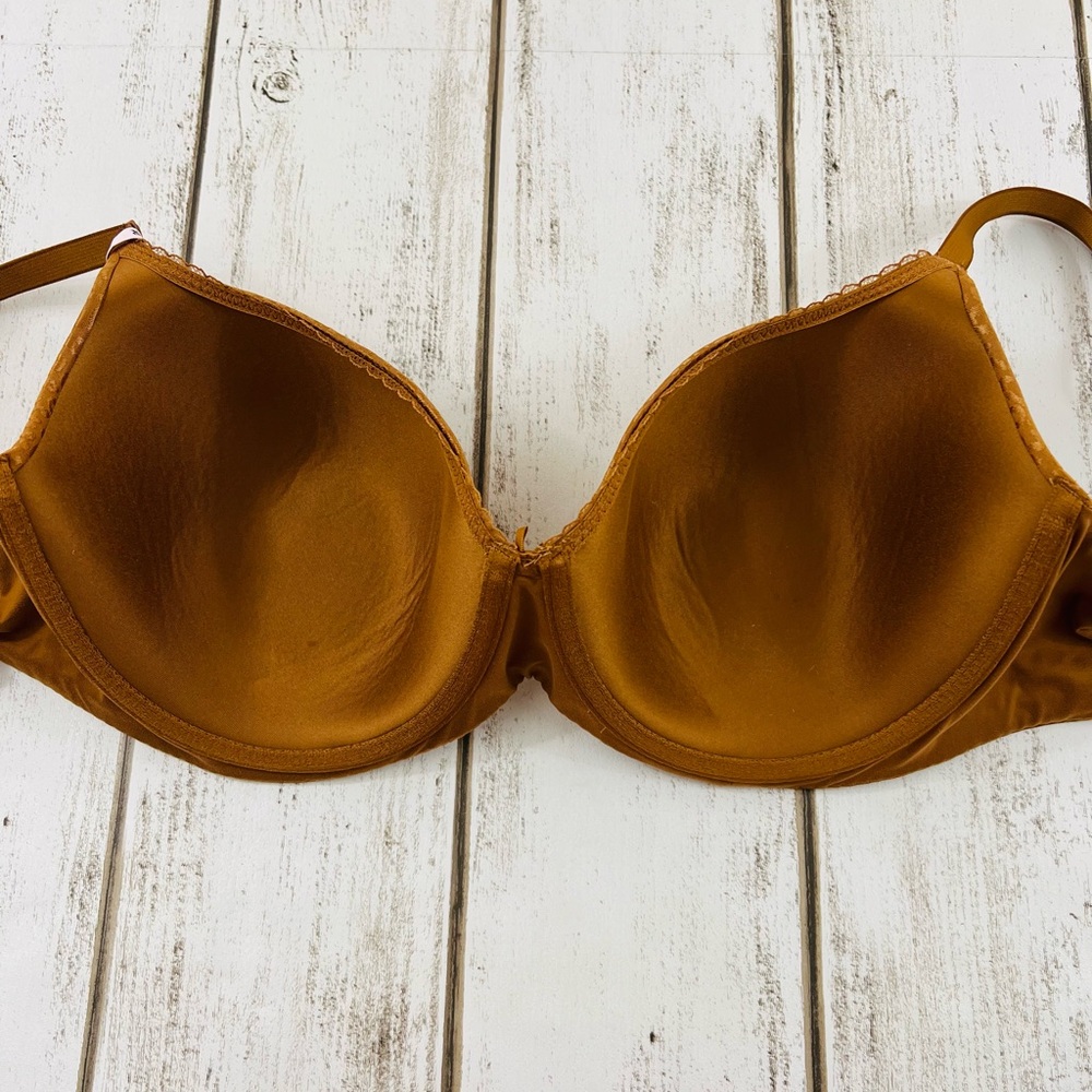 38DD Victoria’s Secret Body by Victoria Lined Demi Bra - Picture 6 of 7